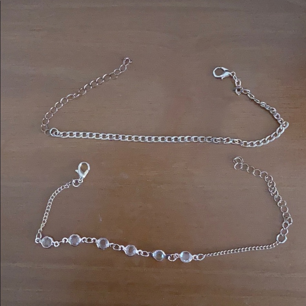 2 Bracelets